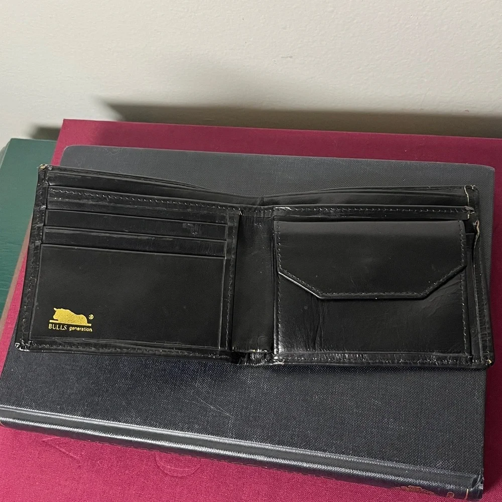 Bulls Generation Rare Vintage 1990s Men's Genuine Leather Black Bi-Fold Wallet